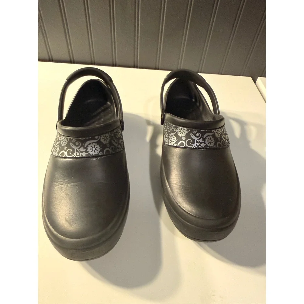 Crocs women size 7 clogs black floral detail